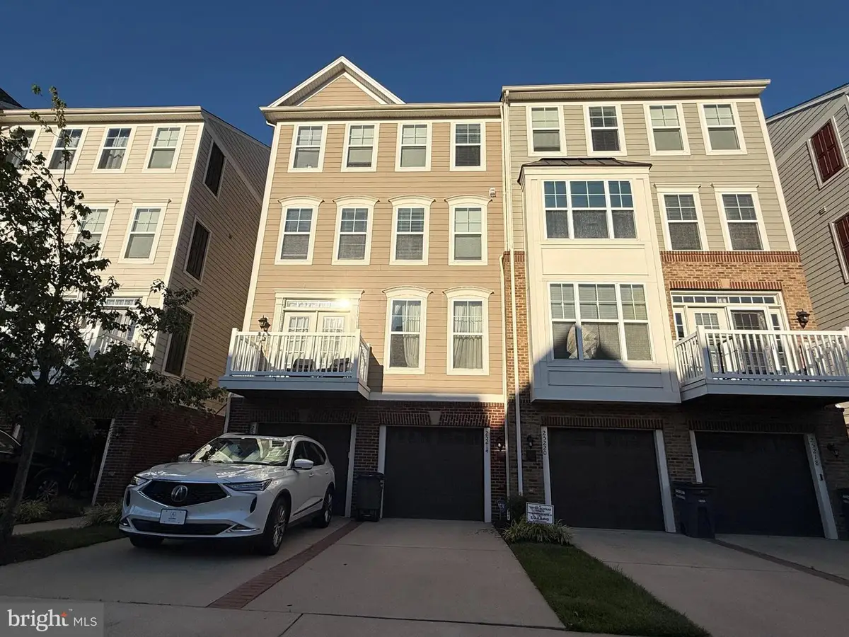 25214 Split Creek Ter, Chantilly, VA 20152 - #1