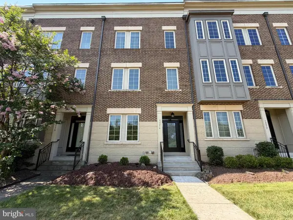 42274 Peregrine Ter, BRAMBLETON, VA 20148