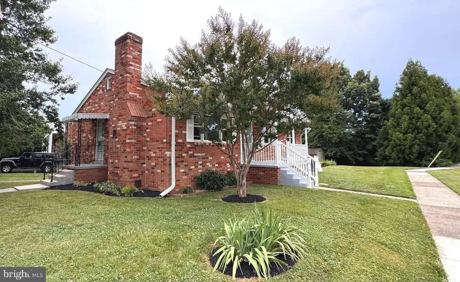 204 Ayr St Nw, Leesburg, VA 20176 - #2