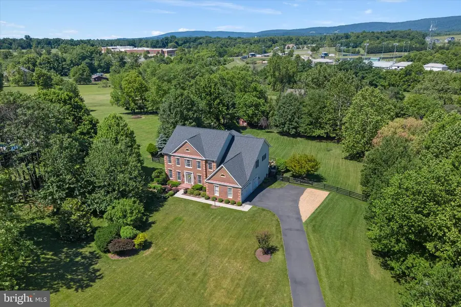16555 Chestnut Overlook Dr, Purcellville, VA 20132 - #2