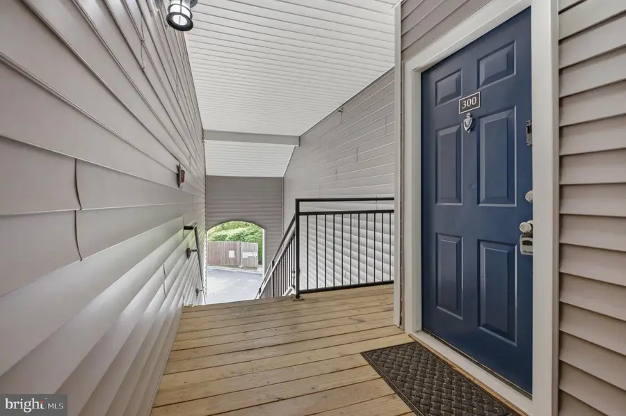 46630 Drysdale Ter #300, Potomac Falls, VA 20165 - #2