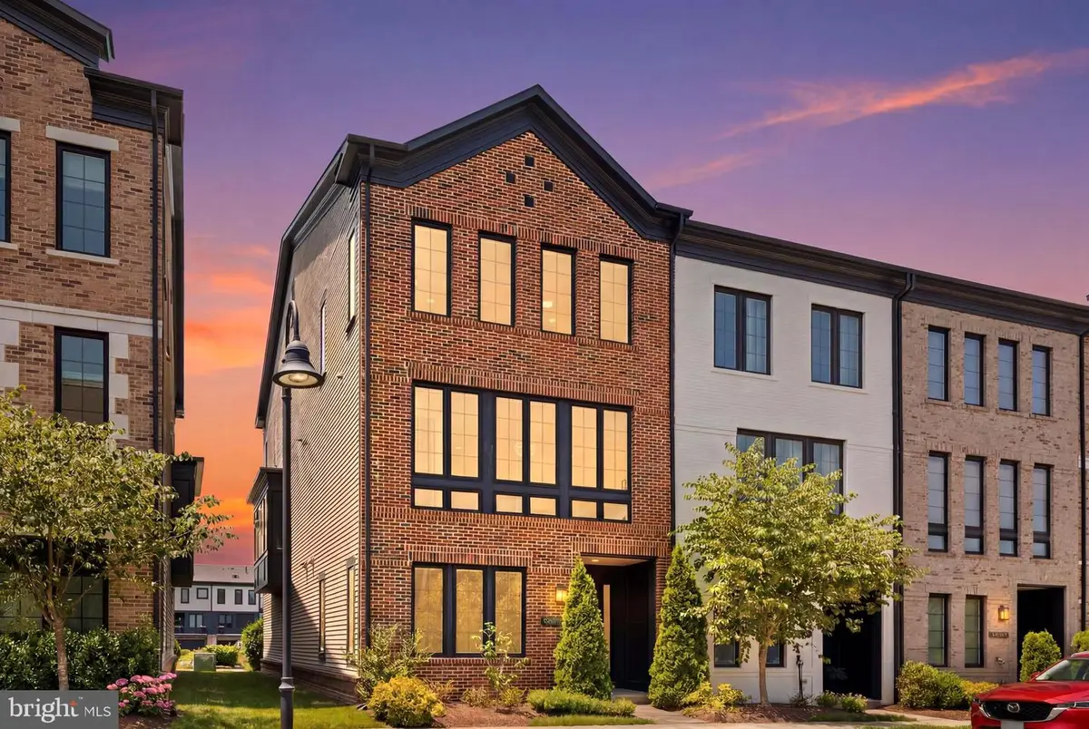 20375 Codman Dr, Ashburn, VA 20147 - #1