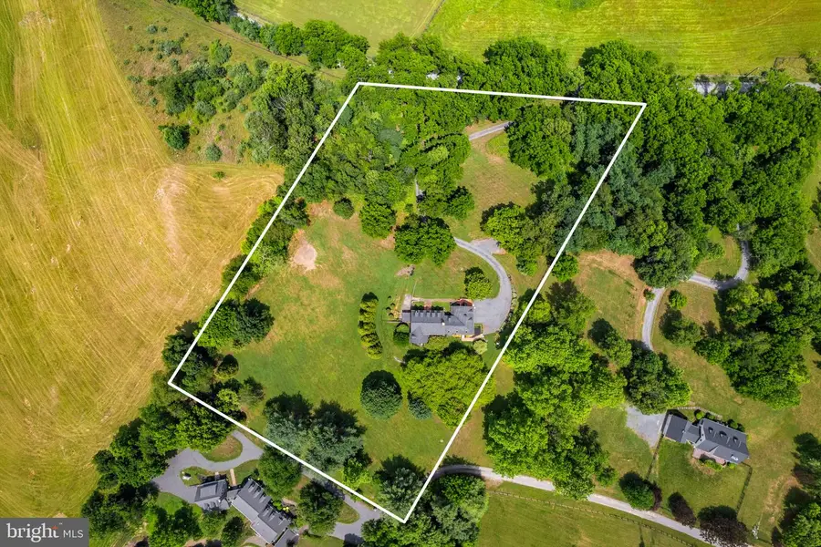 19725 Woodtrail Rd, Round Hill, VA 20141 - #2