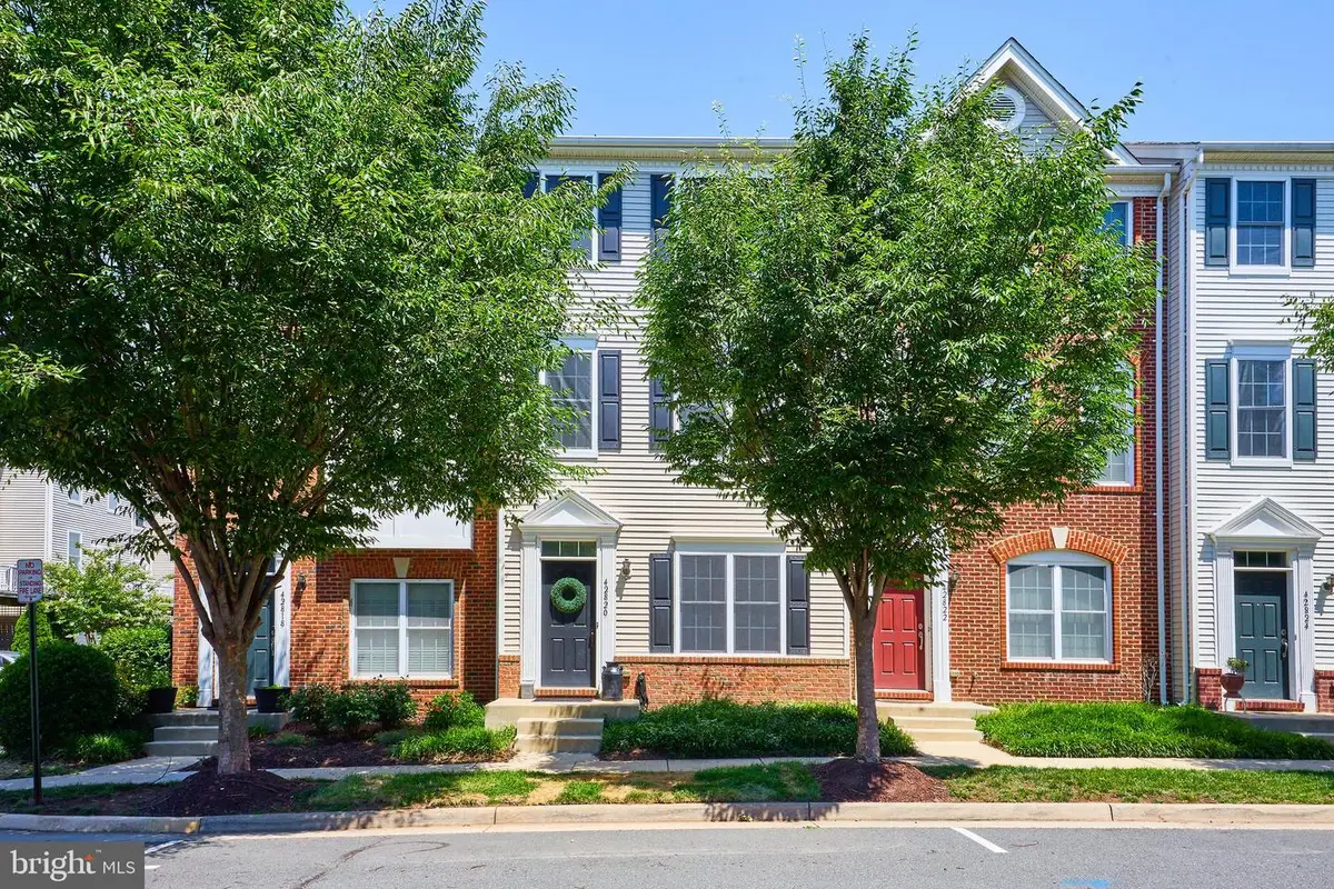 42820 Pamplin Ter, Chantilly, VA 20152 - #1
