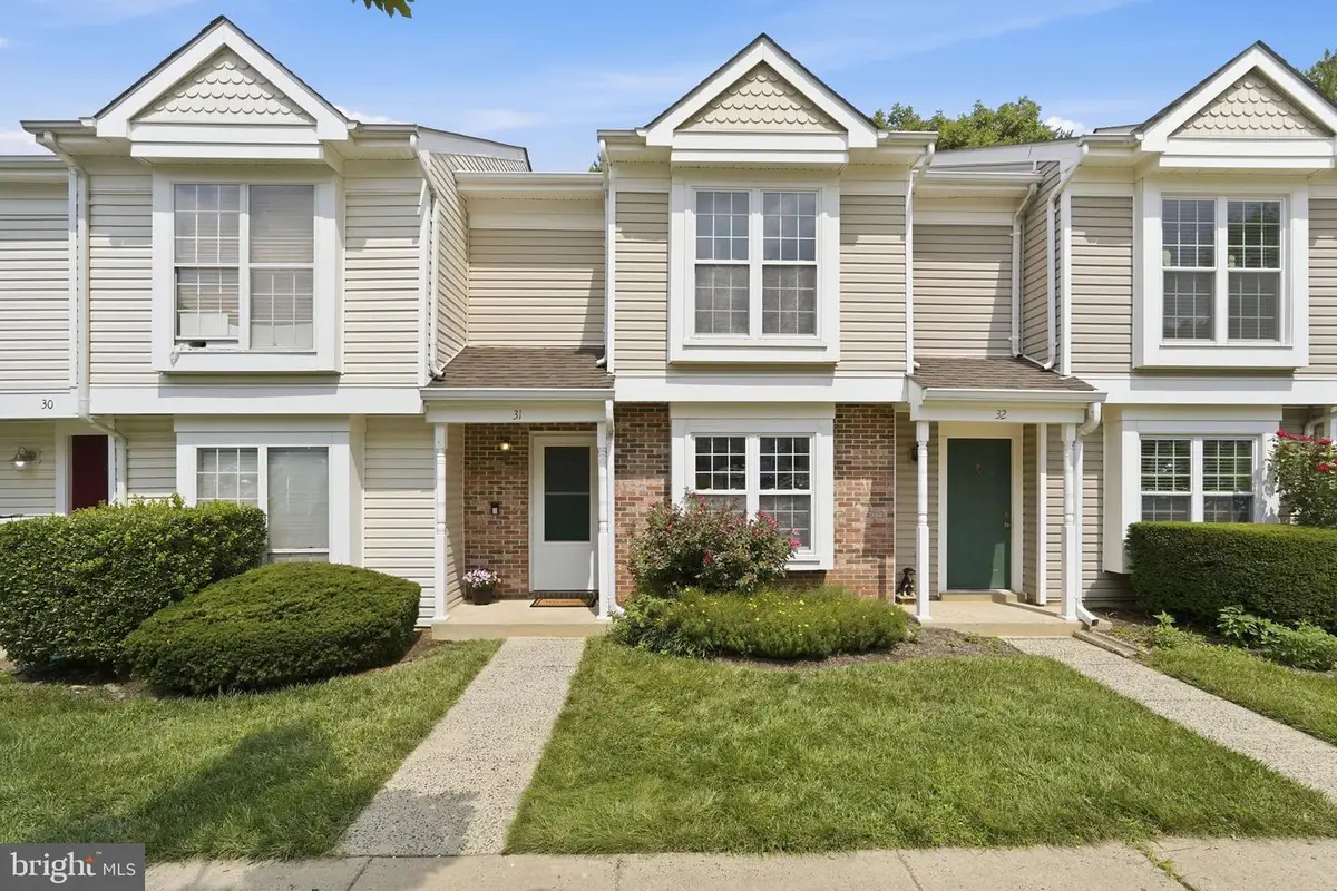 31 Essex Sq, Sterling, VA 20164 - #1