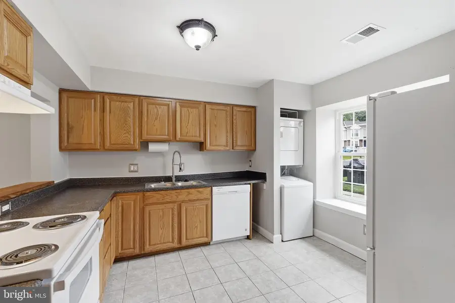 31 Essex Sq, Sterling, VA 20164 - #3