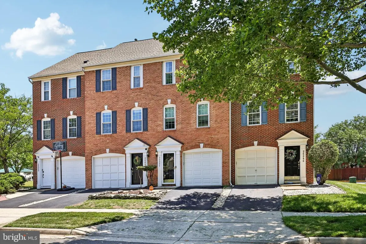 26084 Lands End Dr, Chantilly, VA 20152 - #1