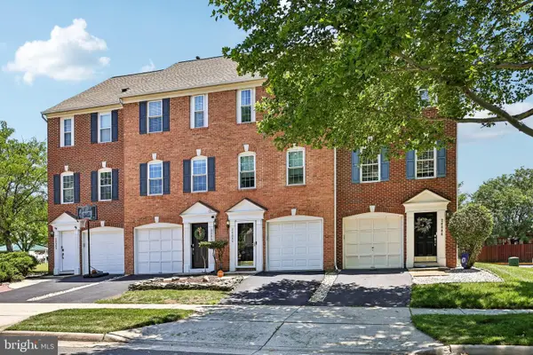 26084 Lands End Dr, CHANTILLY, VA 20152
