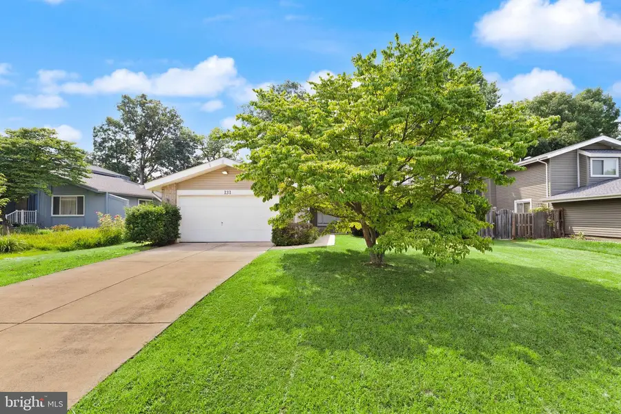131 Evergreen St, Sterling, VA 20164 - #2