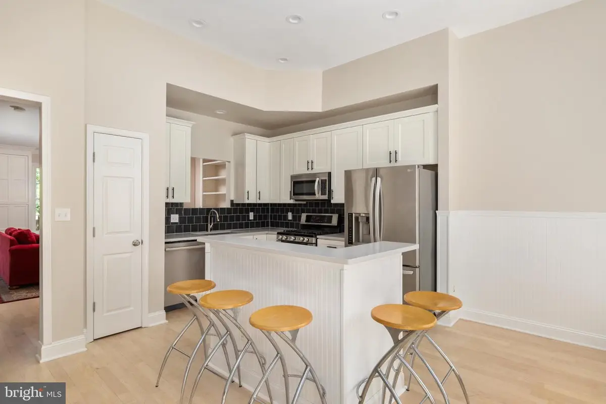 21665 Kings Crossing Ter, Ashburn, VA 20147 - #1