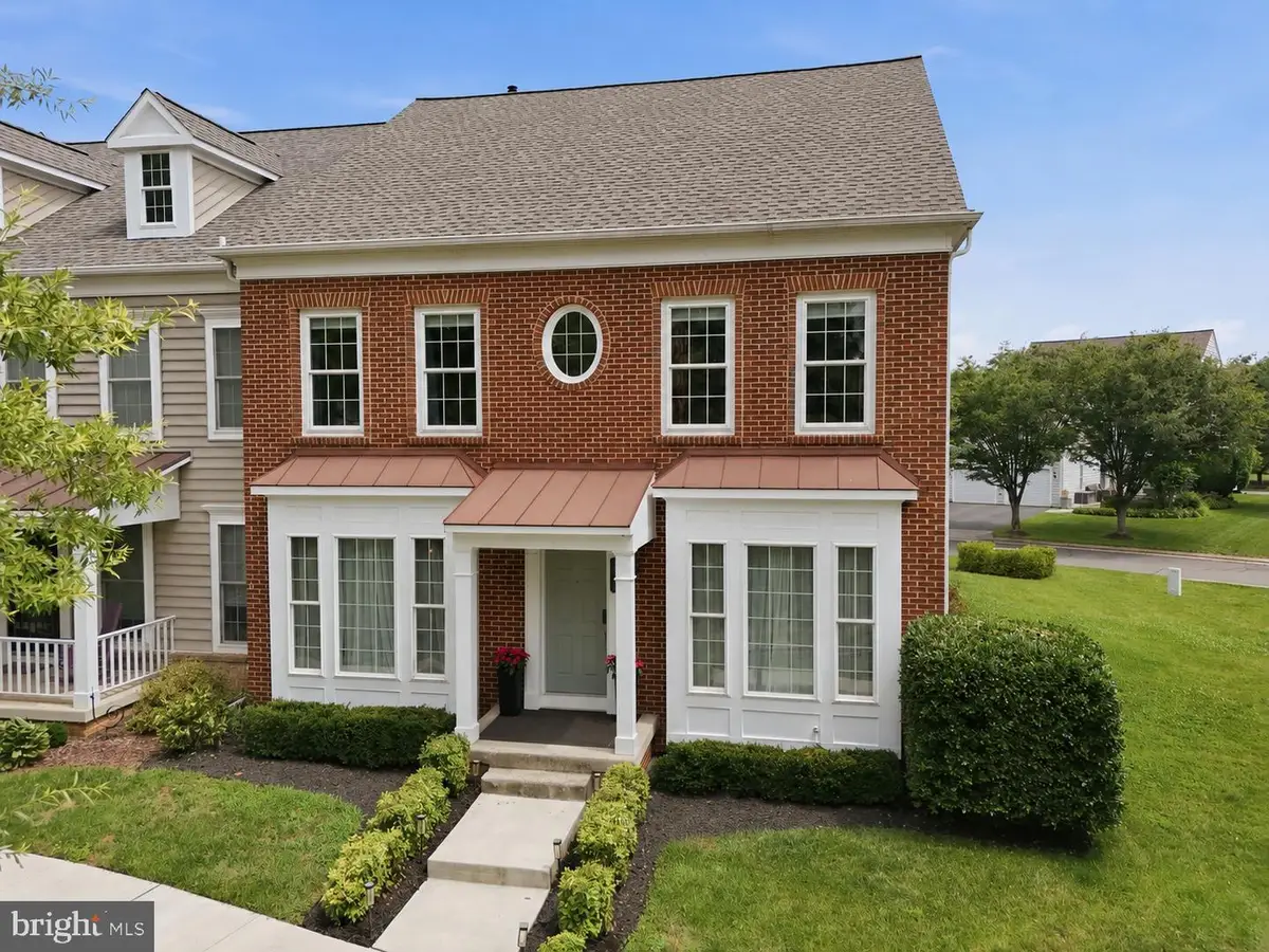 20789 Red Cedar Dr, Leesburg, VA 20175 - #1