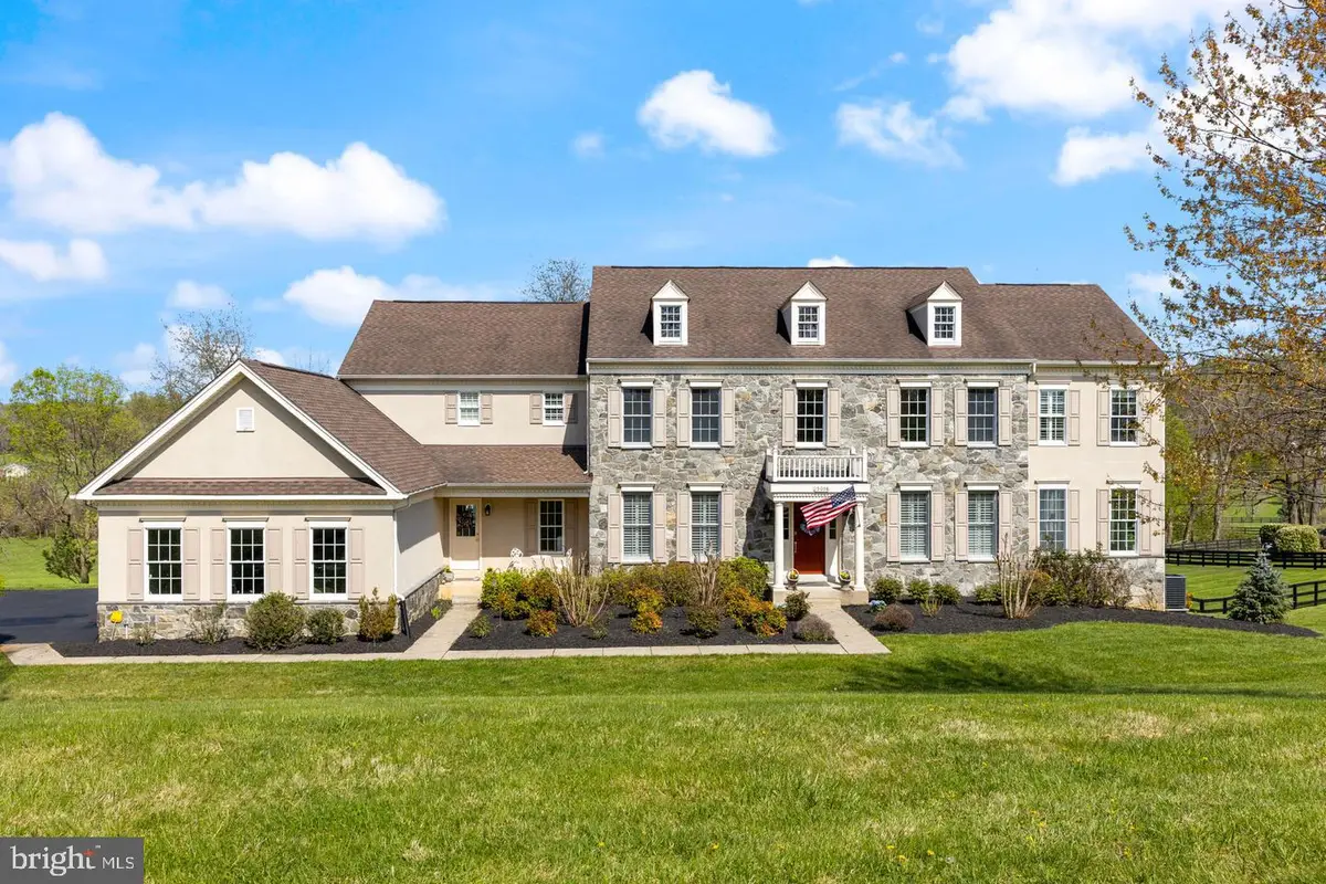 15058 Bankfield Dr, Waterford, VA 20197 - #1