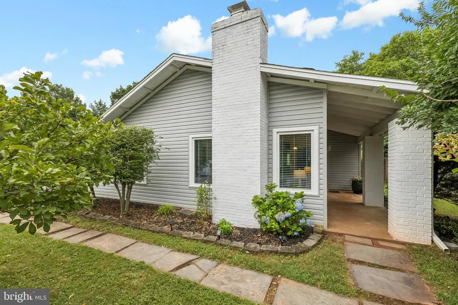 246 Avondale Dr, Sterling, VA 20164 - #3