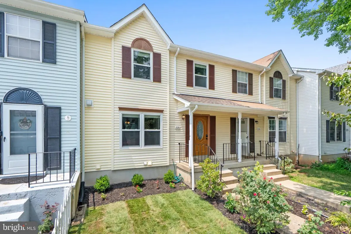 220 Meadows Ln Ne, Leesburg, VA 20176 - #1