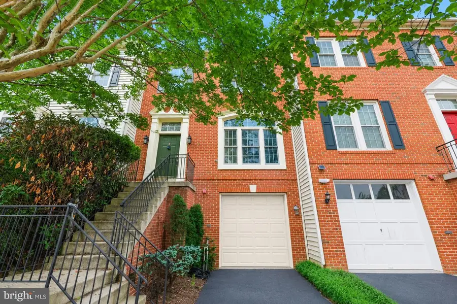 43003 Golf View Dr, Chantilly, VA 20152 - #2