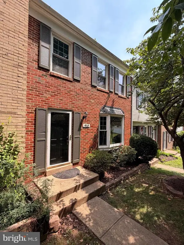 910 Sherwood Ct, STERLING, VA 20164