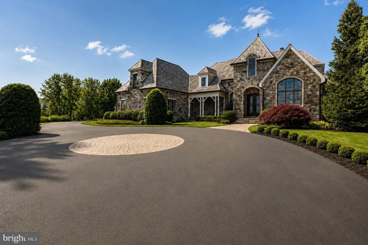 22786 Creighton Farms Dr, Leesburg, VA 20175 - #1