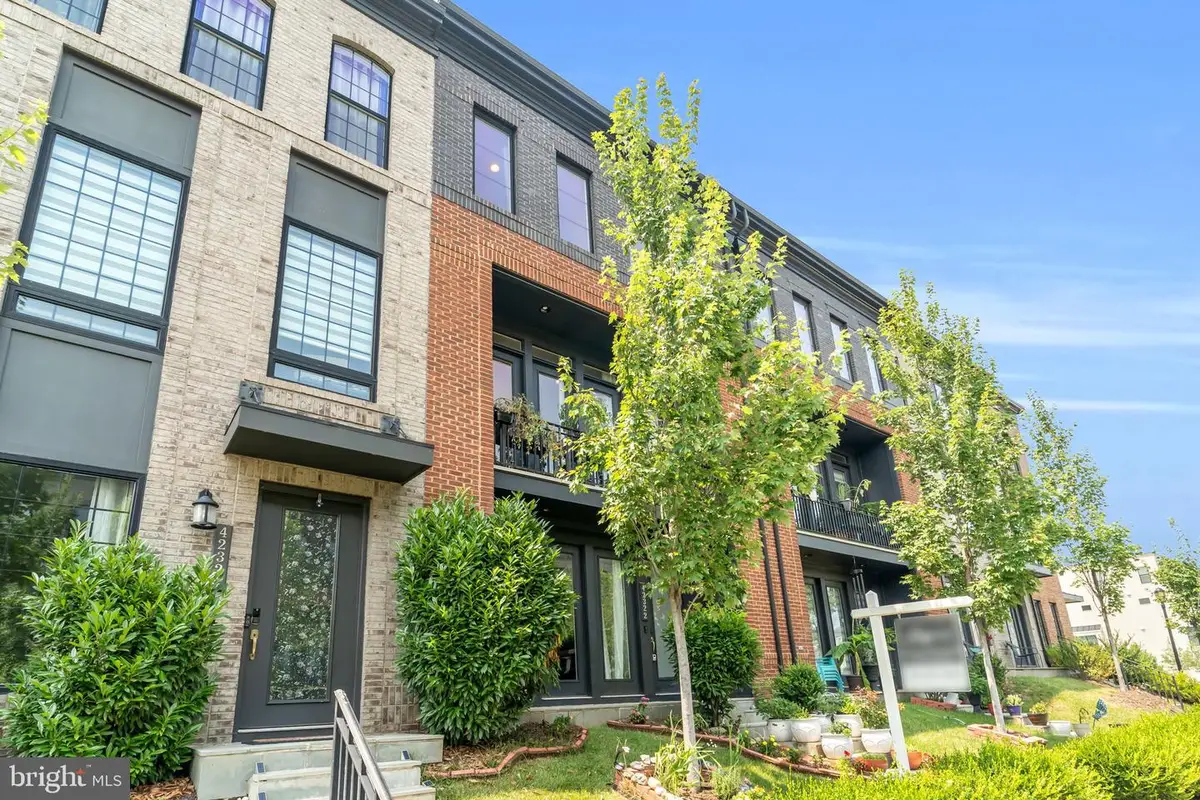 42322 Sillas Sq, Brambleton, VA 20148 - #1