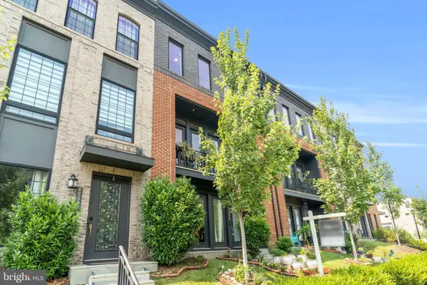 42322 Sillas Sq, BRAMBLETON, VA 20148