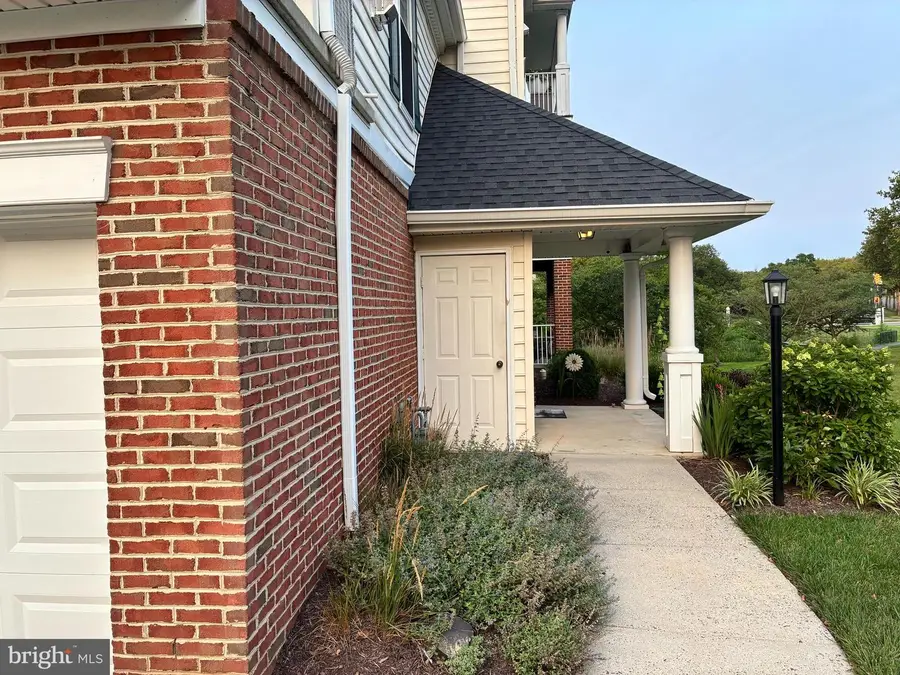43134 Watercrest Sq #205, Chantilly, VA 20152 - #3