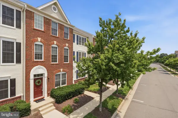 42886 Pamplin Ter, CHANTILLY, VA 20152