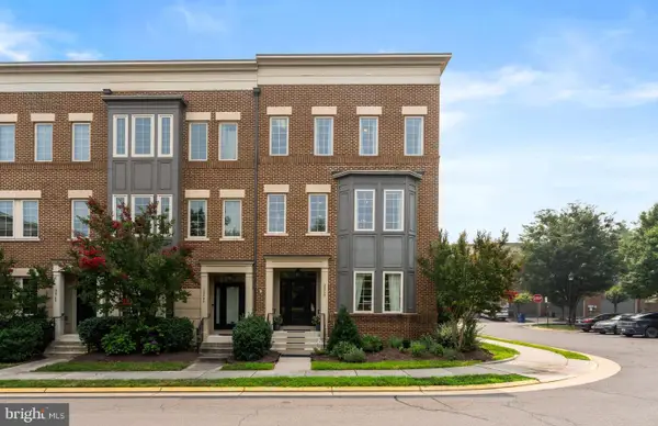 22792 Sagamore Sq, BRAMBLETON, VA 20148