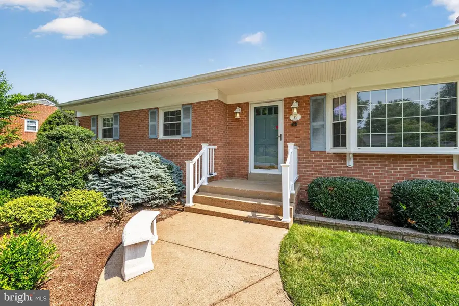 19 Hamilton Terrace Dr, Hamilton, VA 20158 - #3