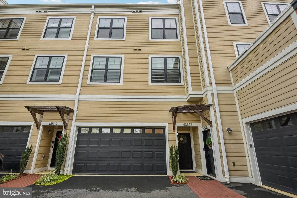 43537 Michigan Sq, Leesburg, VA 20176 - #1