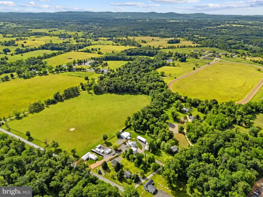 35321 Snake Hill Rd, Middleburg, VA 20117 - #2