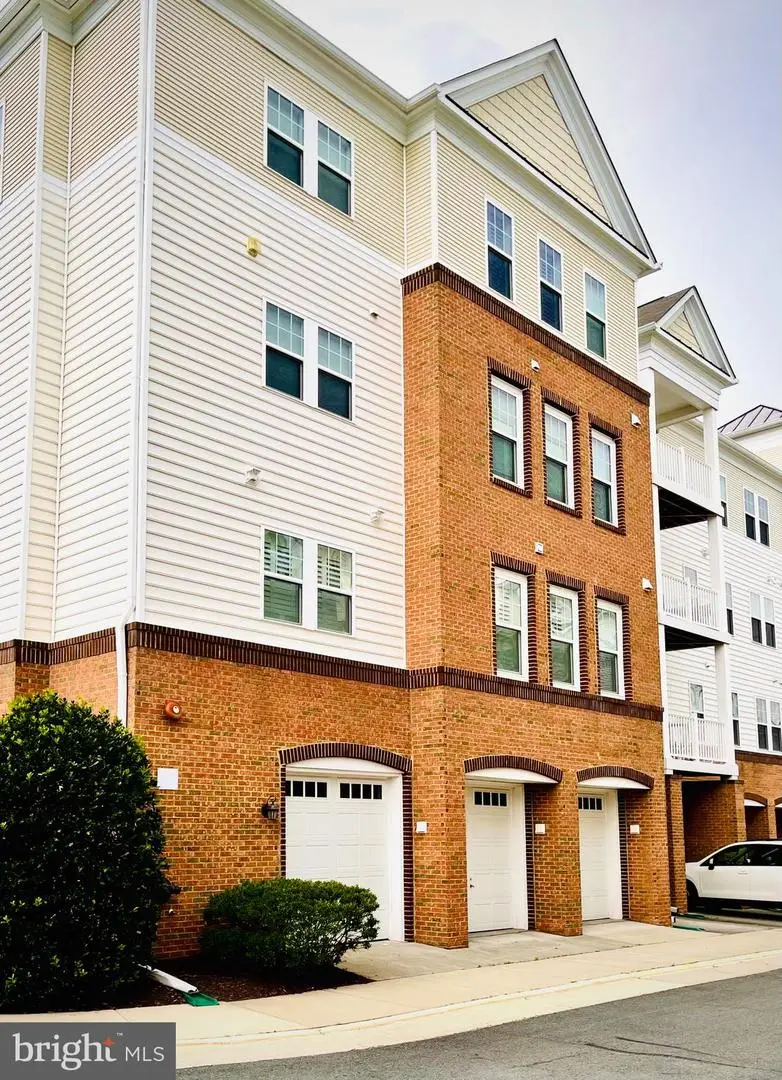 41895 Cathedral Valley Sq #401, Aldie, VA 20105 - #2