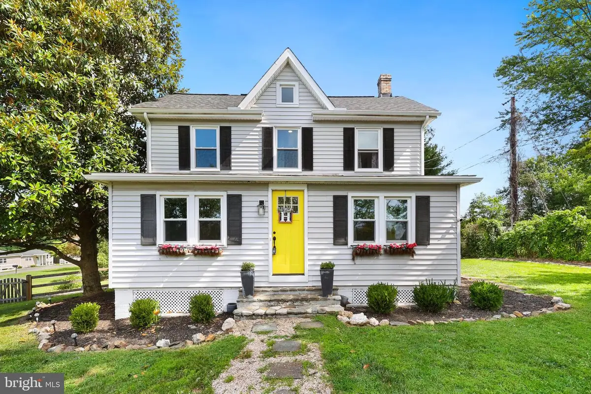 411 E A St, Purcellville, VA 20132 - #1