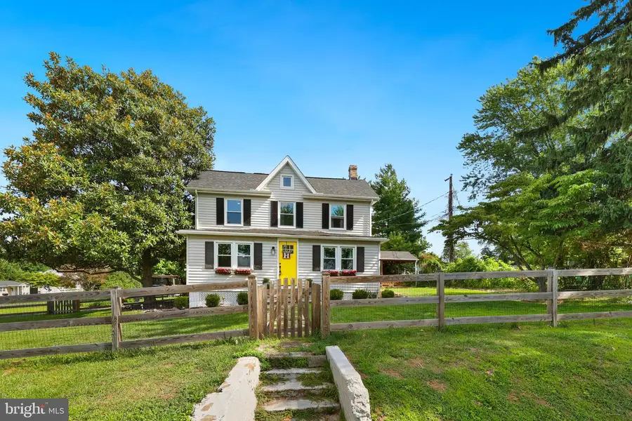 411 E A St, Purcellville, VA 20132 - #2
