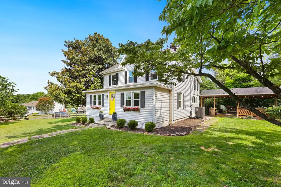 411 E A St, Purcellville, VA 20132 - #3
