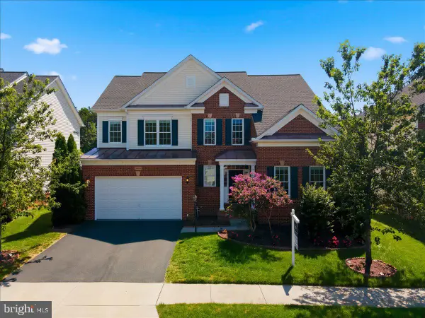 23276 Fallen Hills Dr, BRAMBLETON, VA 20148