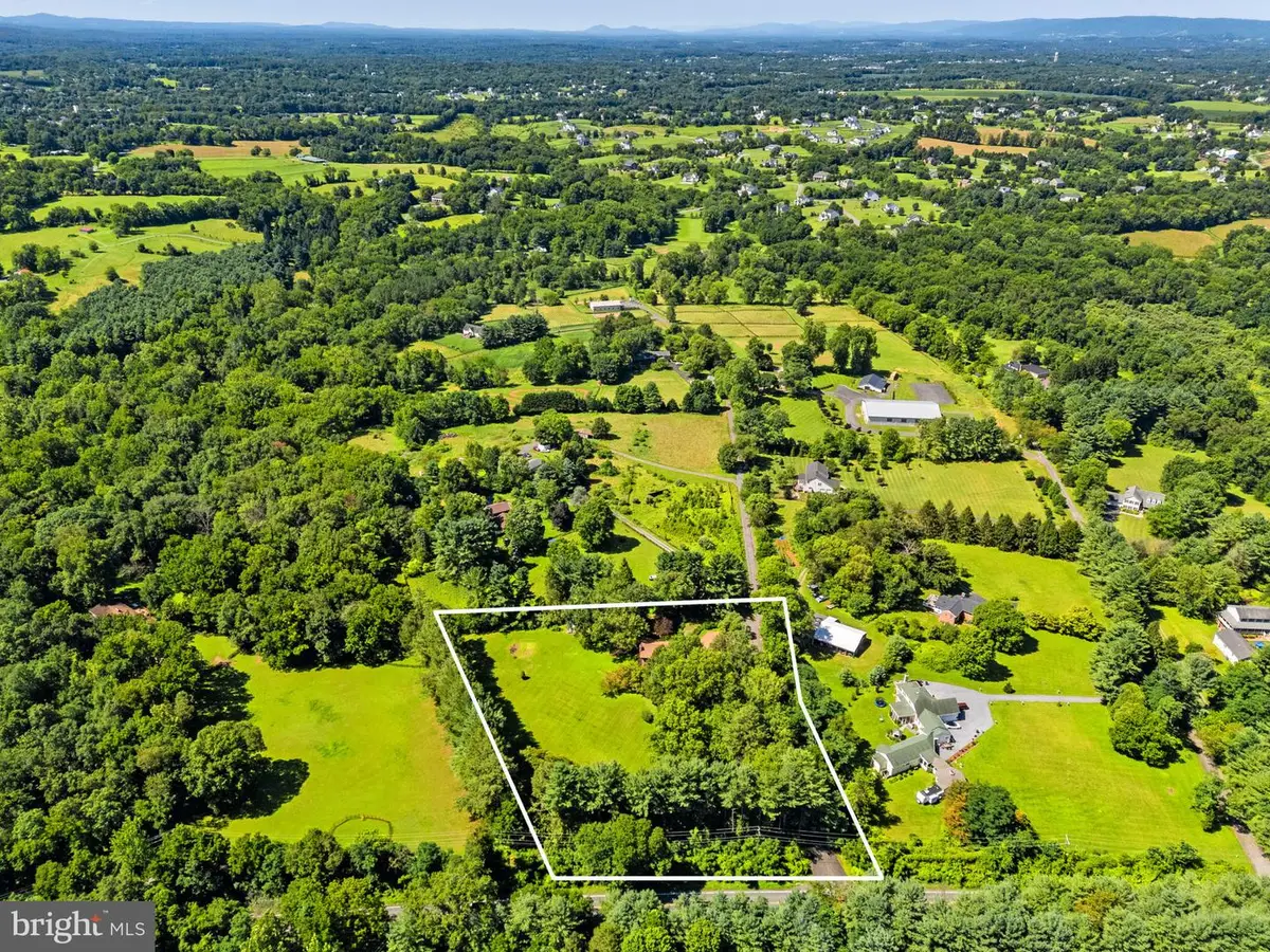 16318 Hidden Meadow Ln, Hamilton, VA 20158 - #1