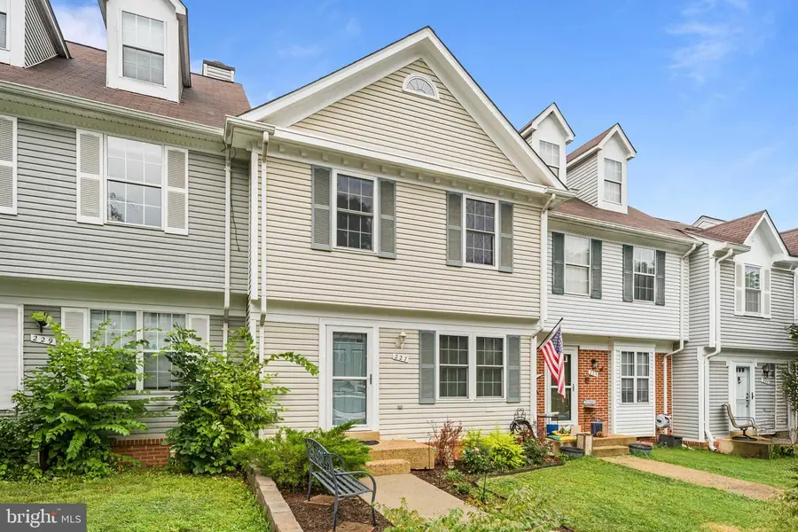 227 Finchingfield Ct, Sterling, VA 20165 - #2