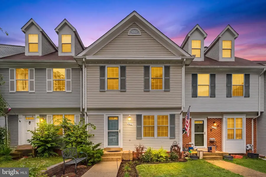 227 Finchingfield Ct, Sterling, VA 20165 - #3
