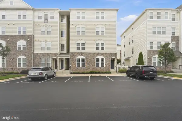 24682 Byrne Meadow Sq #5-104, ALDIE, VA 20105