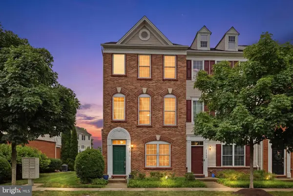 42911 Pamplin Ter, CHANTILLY, VA 20152