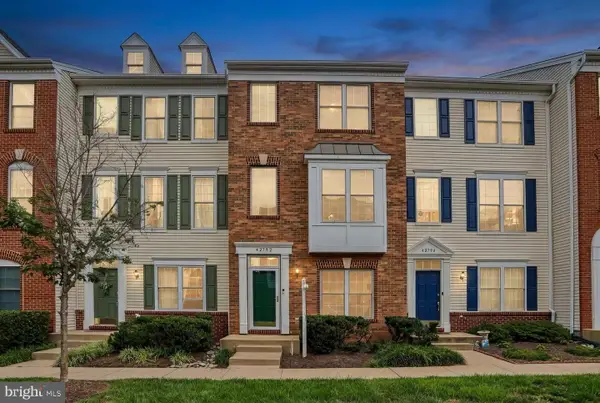 42792 Sykes Ter, CHANTILLY, VA 20152