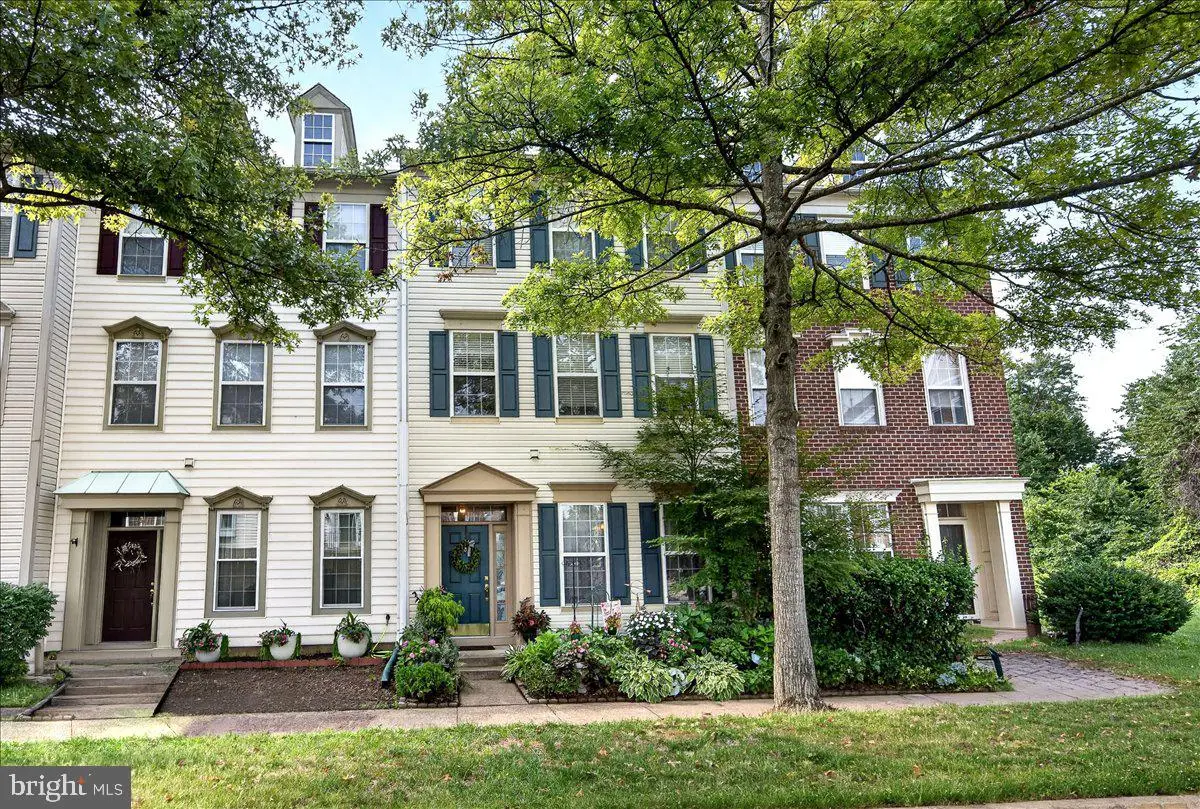 26129 Nimbleton Sq, Chantilly, VA 20152 - #1
