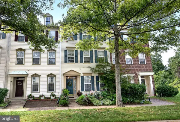 26129 Nimbleton Sq, CHANTILLY, VA 20152