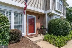 44 Essex Sq, Sterling, VA 20164 - #1
