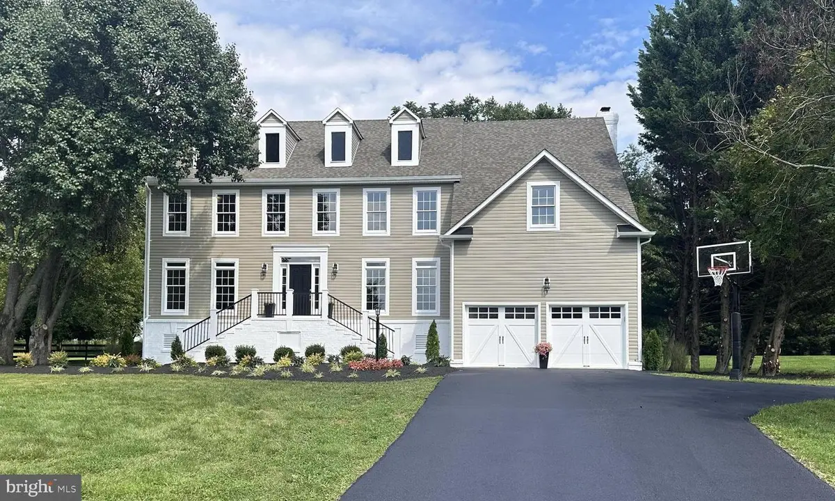 17572 Tranquility Rd, Purcellville, VA 20132 - #1