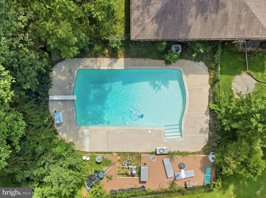 15696 Edgegrove Rd, Purcellville, VA 20132 - #2