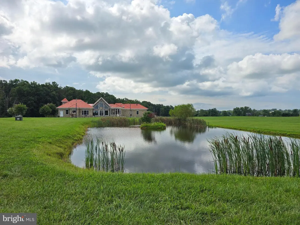 43093 Lucketts Rd, Leesburg, VA 20176 - #1