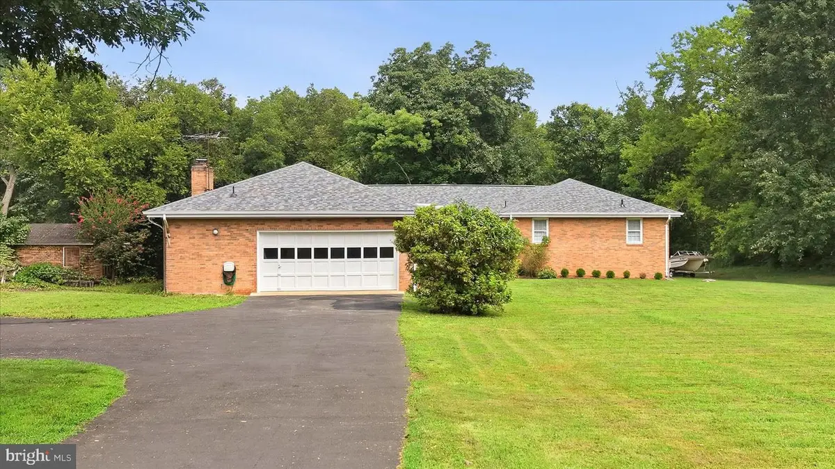 19141 Youngs Cliff Rd, Sterling, VA 20165 - #1