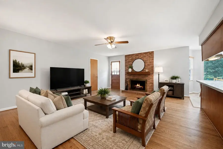 19141 Youngs Cliff Rd, Sterling, VA 20165 - #3
