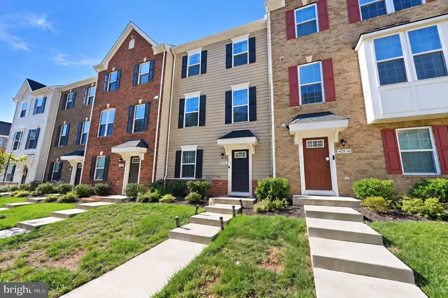 42532 Tiber Falls Sq, Sterling, VA 20166 - #2