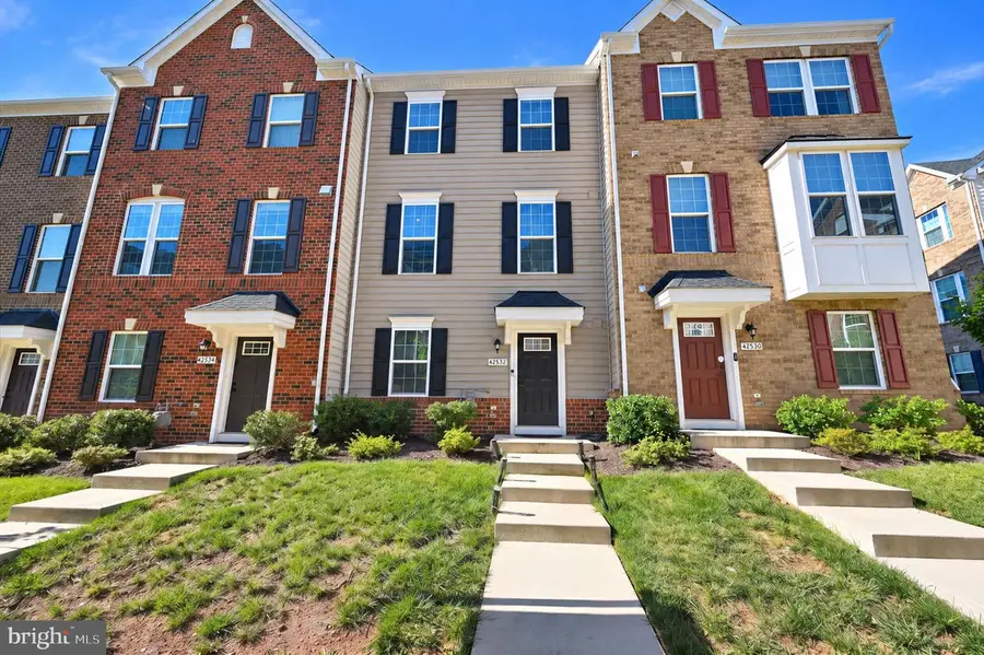 42532 Tiber Falls Sq, Sterling, VA 20166 - #3